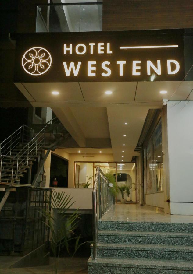Hotel Westend Удайпур Экстерьер фото